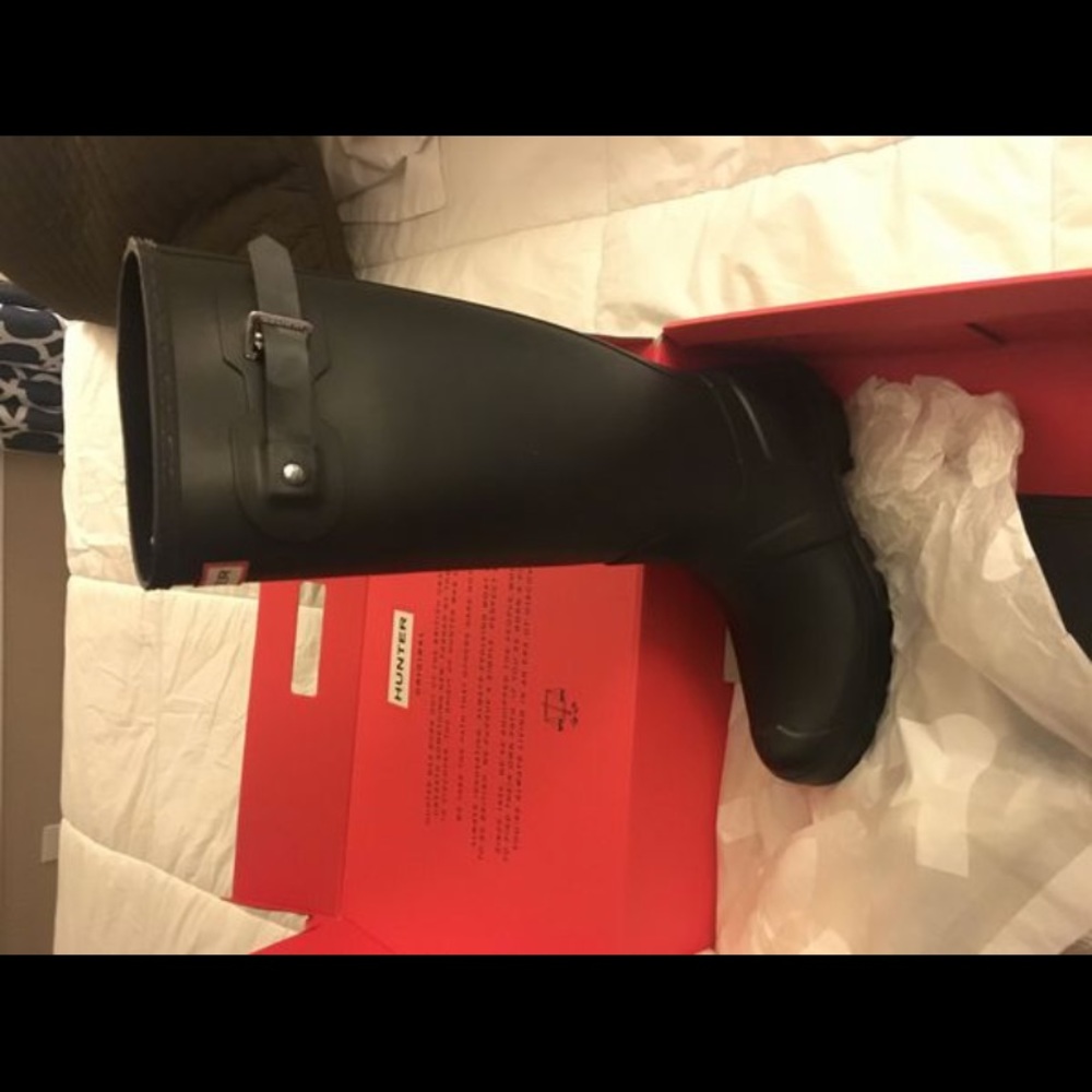 *New in box* women’s tall hunter boots-black